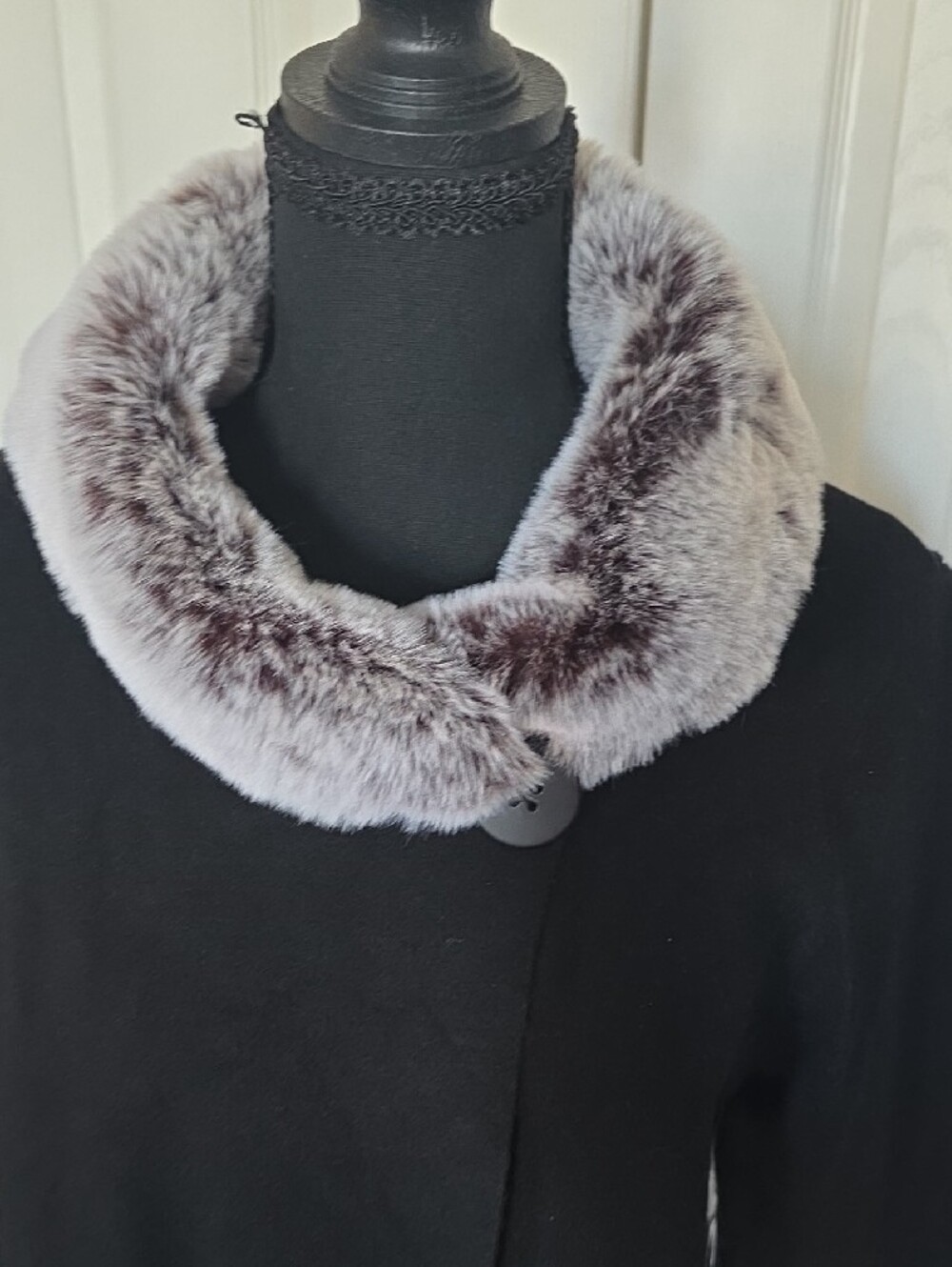 Jones New York Black Sweater Coat with Gray Faux Fur Collar Large - Picture 3 of 7